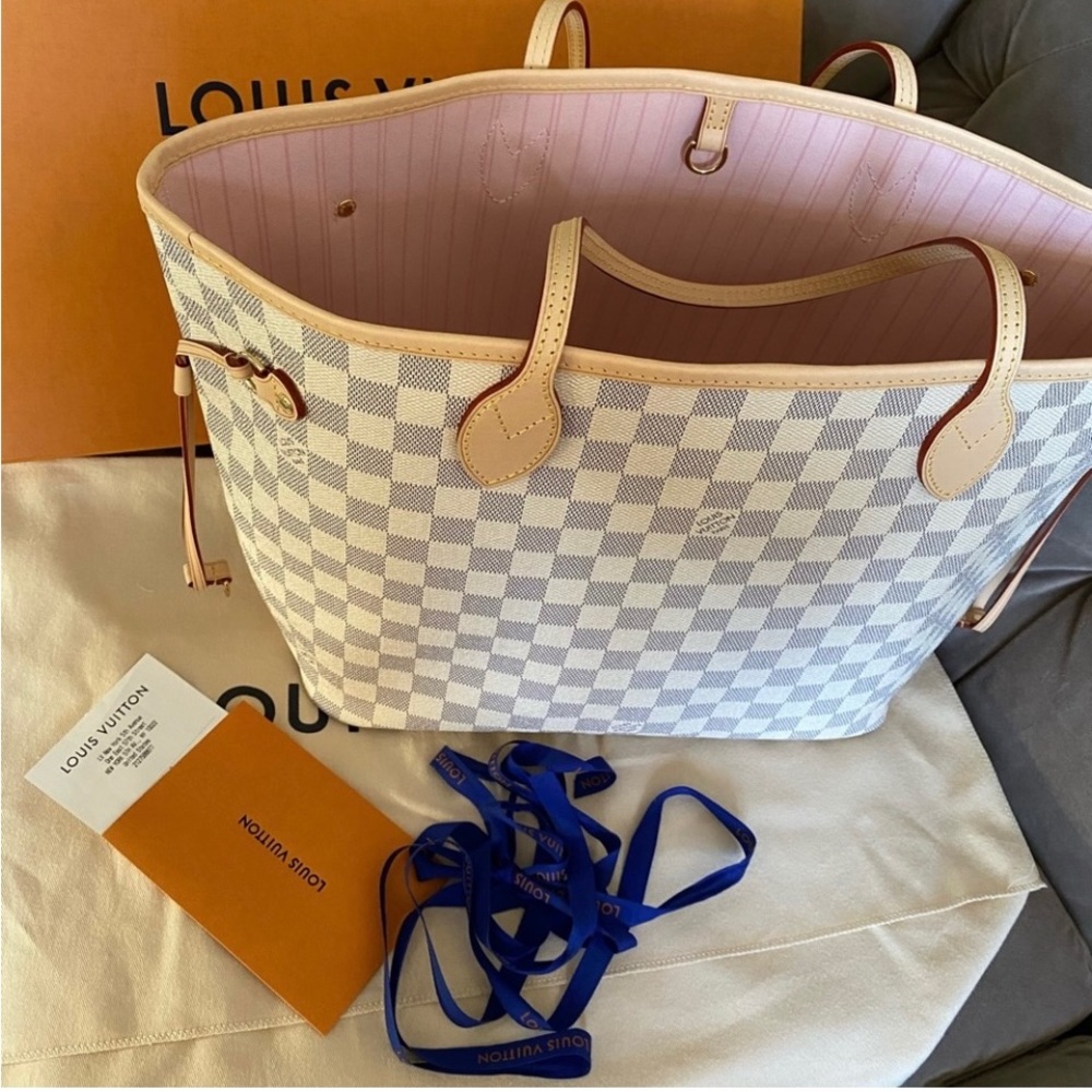 LV Neverfull MM with
rose ballerine interior